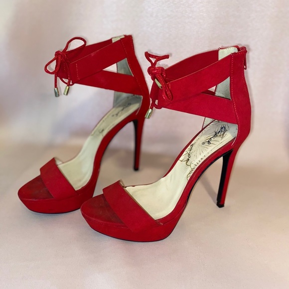 Heels - Picture 2 of 3